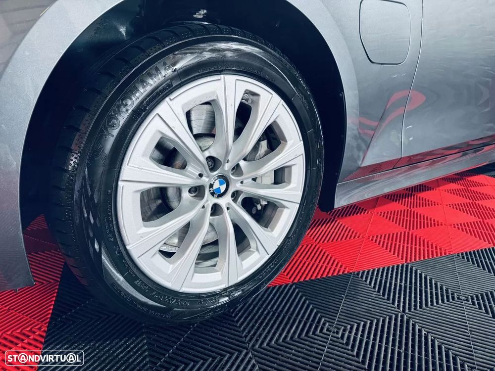 BMW 330 e Touring Aut. Sport Line - 23