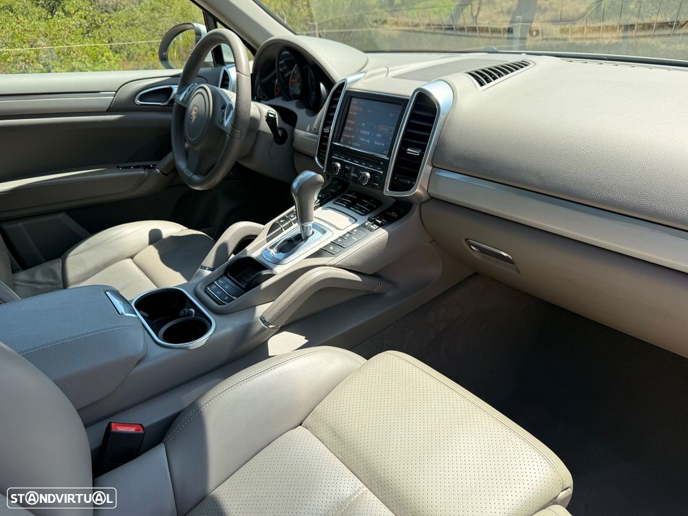 Porsche Cayenne S - 11