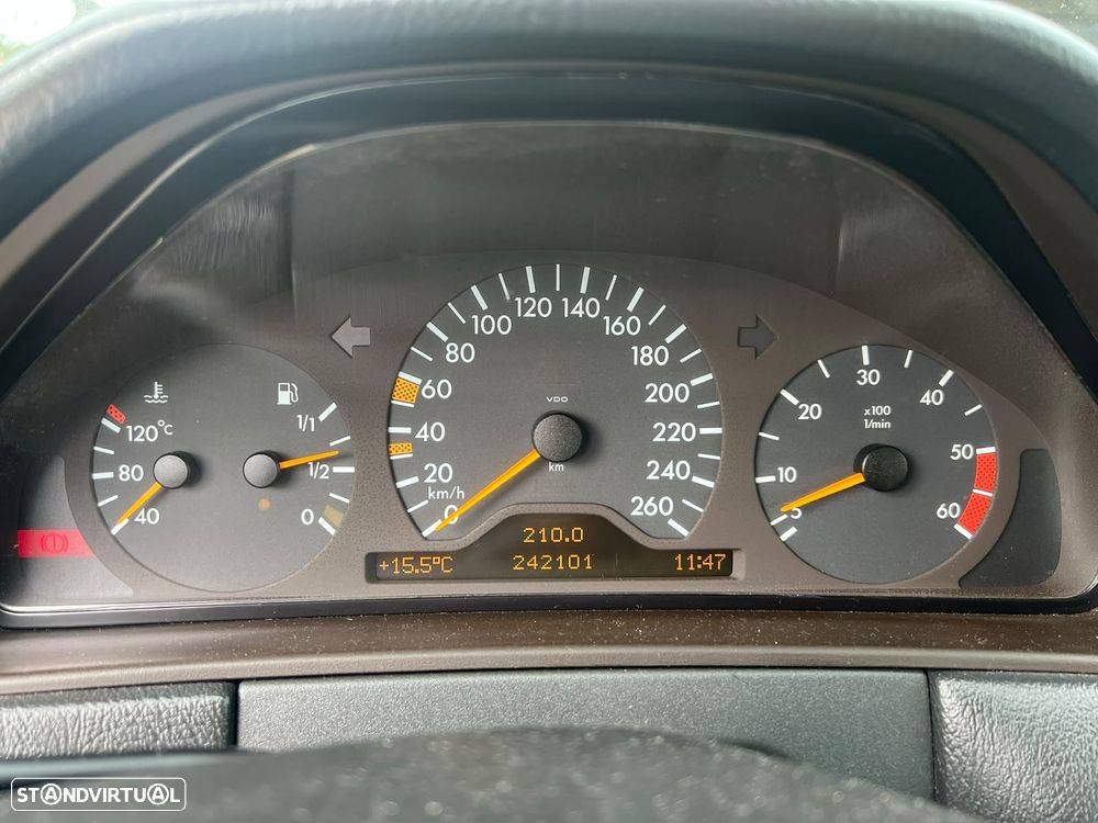 Mercedes-Benz E 300 TD Classic - 9