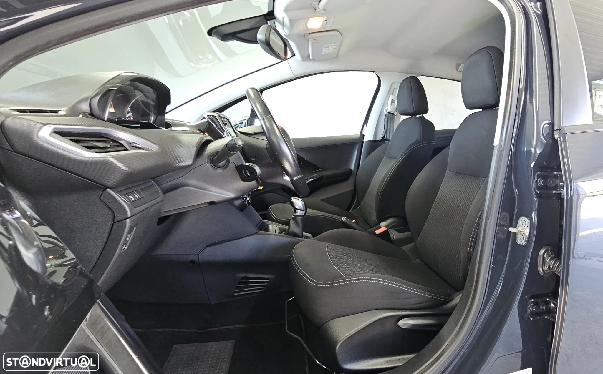 Peugeot 208 1.2 PureTech Active - 12