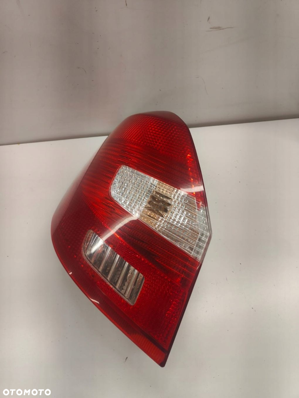 Skoda fabia II kombi LAMPA TYŁ TYLNA LEWA 5j6945095 wersja uk - 3