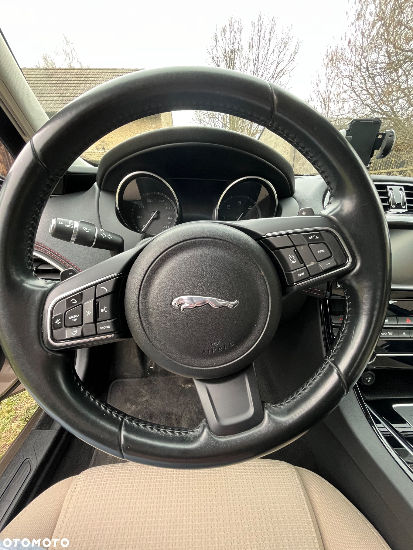 Jaguar XE 2.0 D Pure - 29