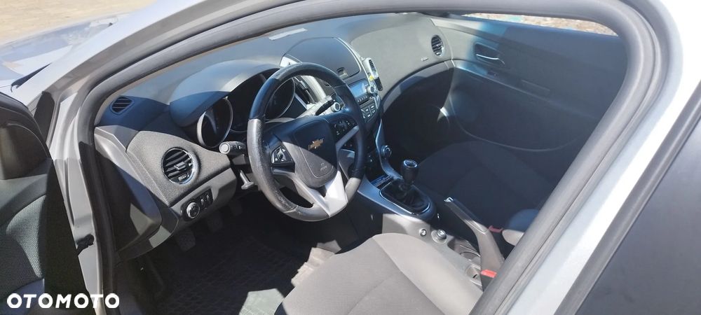 Chevrolet Cruze 1.6 - 9