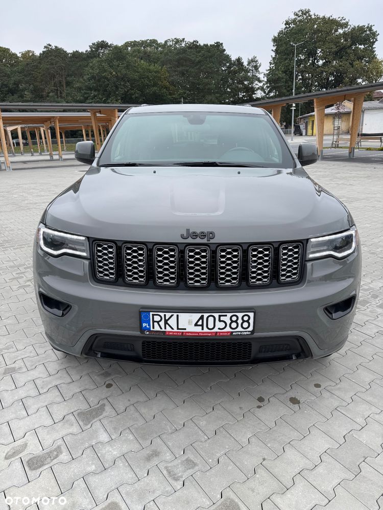 Jeep Grand Cherokee - 22