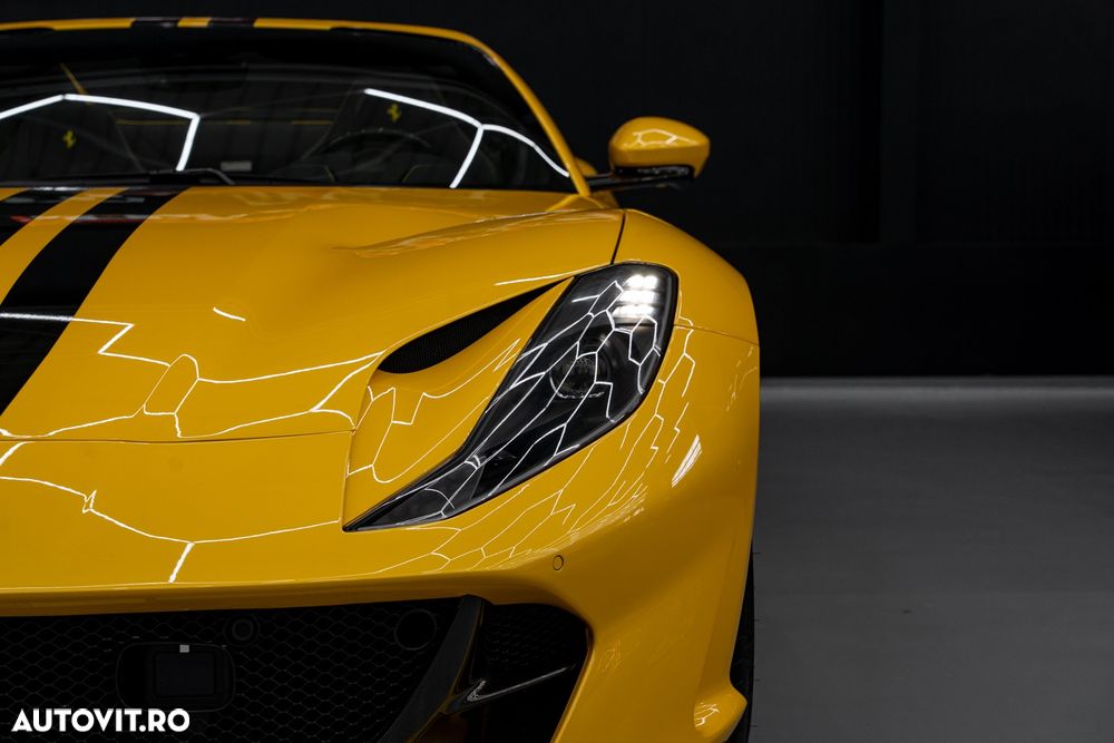 Ferrari 812 - 8