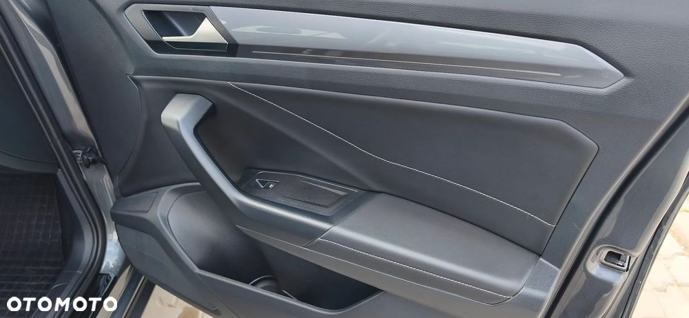 Volkswagen T-Roc - 10