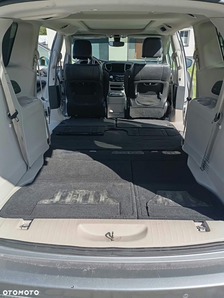 Chrysler Pacifica - 13