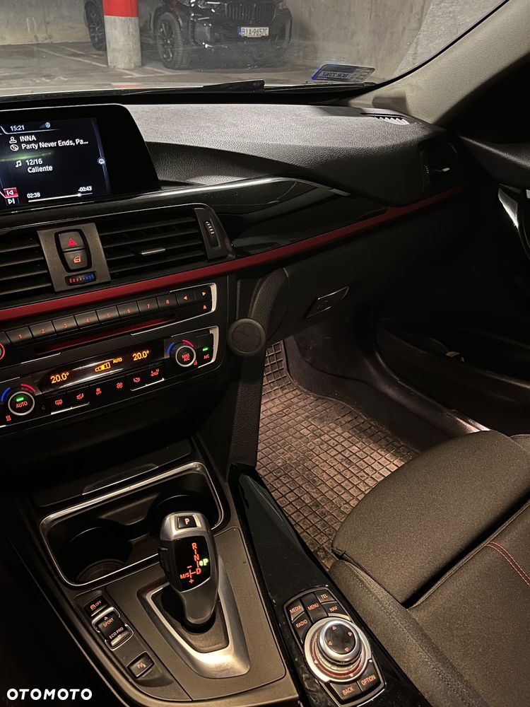 BMW Seria 3 318d Sport Line - 8