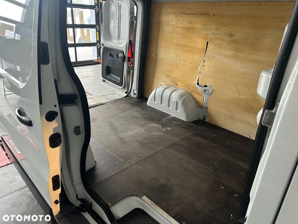 Renault Trafic - 23