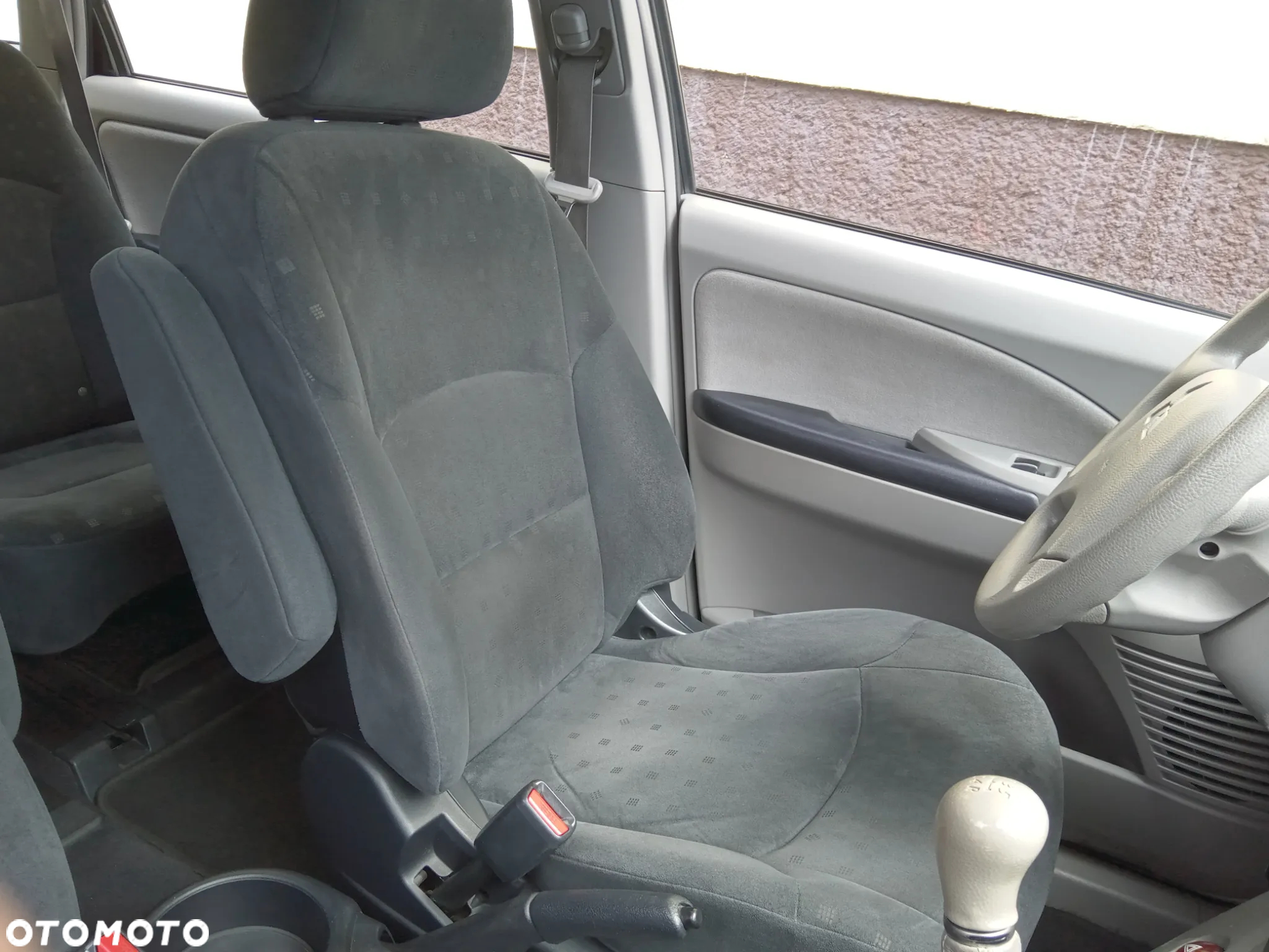 Mitsubishi Grandis - 16