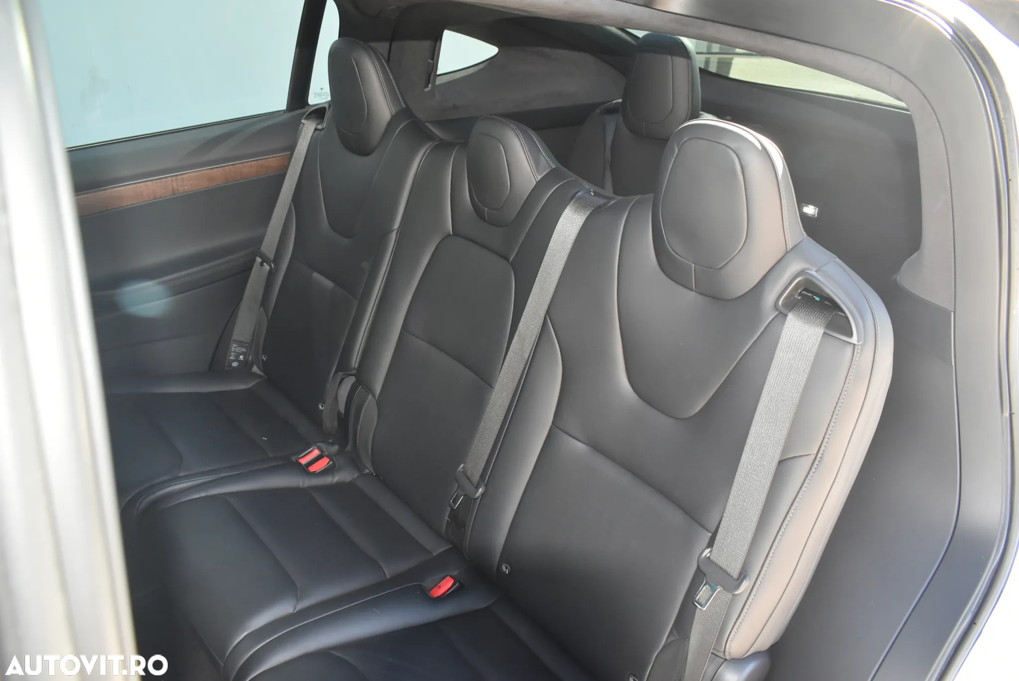 Tesla Model X - 9