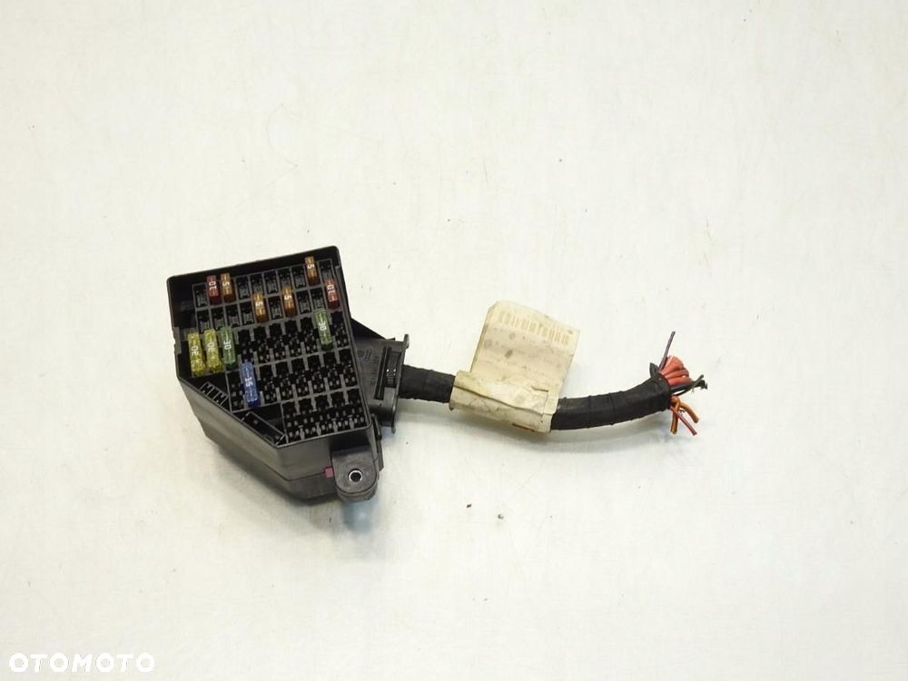 SKRZYNKA BEZPIECZNIKOW VW PASSAT B6 1.9 TDI - 5