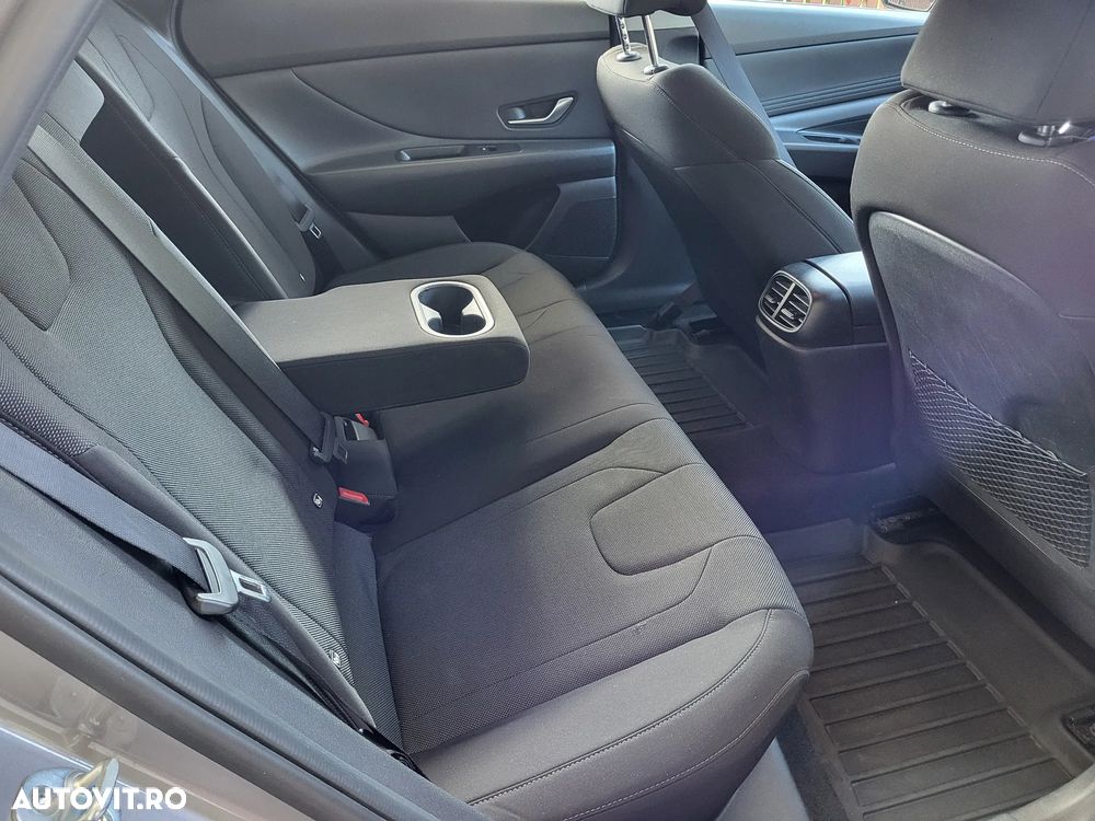 Hyundai Elantra 1.6 l 123 CP CVT Highway - 22