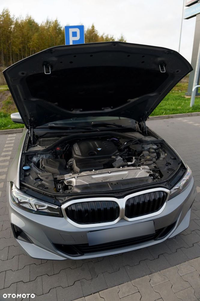BMW Seria 3 318d MHEV - 12