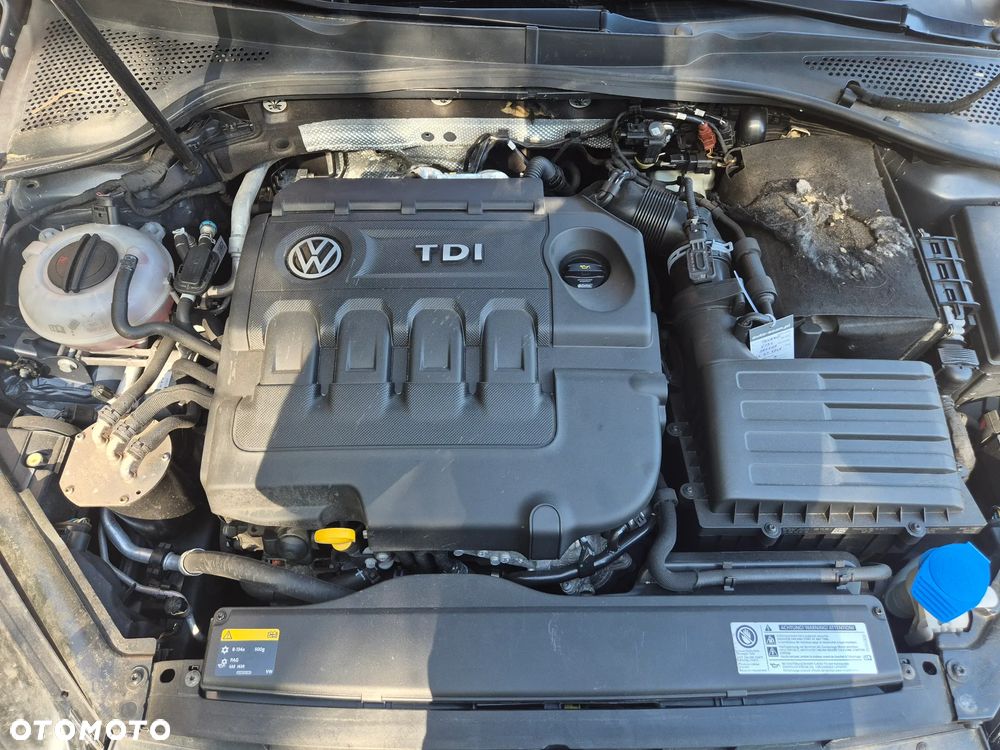 Volkswagen Golf 1.6 TDI BlueMotion Technology DSG Lounge - 16