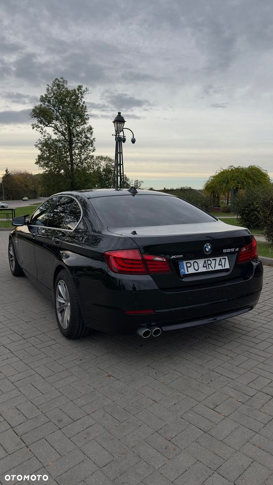 BMW Seria 5 525d xDrive - 8