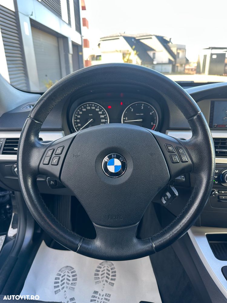 BMW Seria 3 318d DPF Aut. - 26