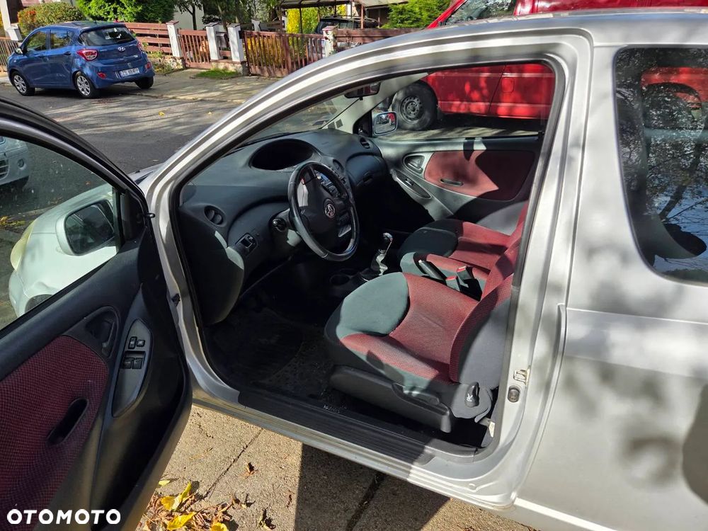 Toyota Yaris 1.0 Base - 6