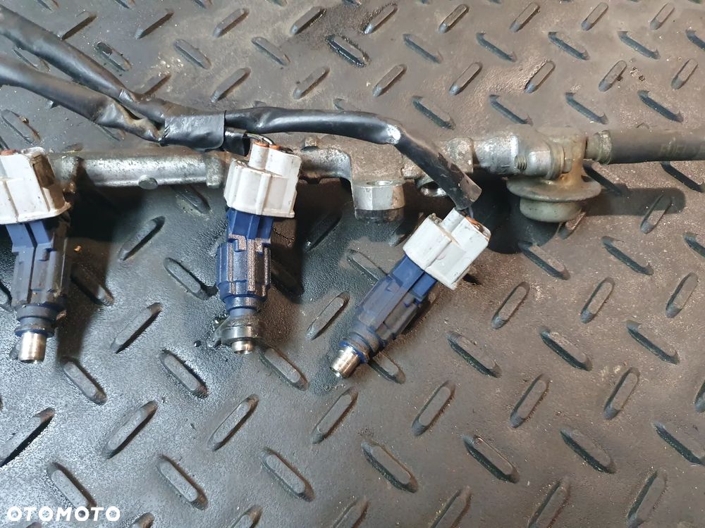 TOYOTA YARIS I 1.0 LISTWA WTRYSKOWA WTRYSKI KOMPLET 4 SZT 23250-0J010 0280156067 POSIADAM 5 SZT - 15
