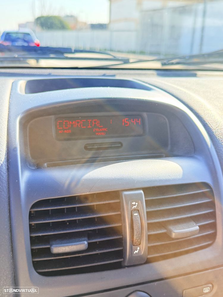 Renault Clio 1.2 16V Authentique - 16