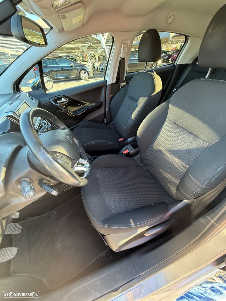 Peugeot 208 1.2 PureTech Signature - 10