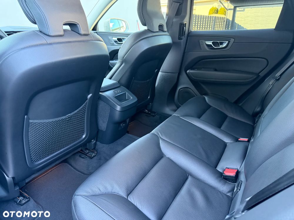 Volvo XC 60 B5 B AWD Plus Bright - 30