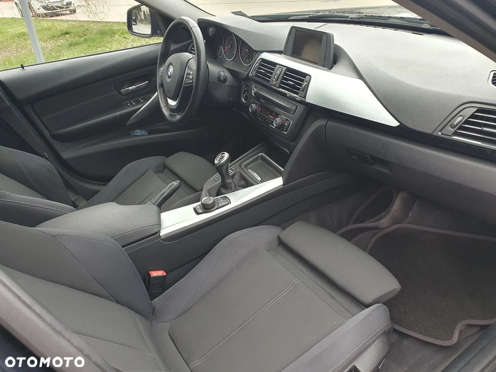 BMW Seria 3 328i Sport Line - 6