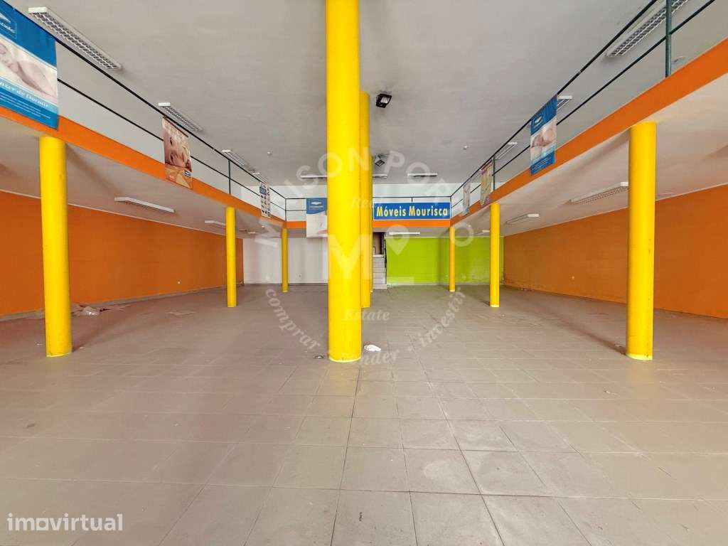 Prédio devoluto com Projeto Aprovado próximo a Ponte D. Luís em Vil...