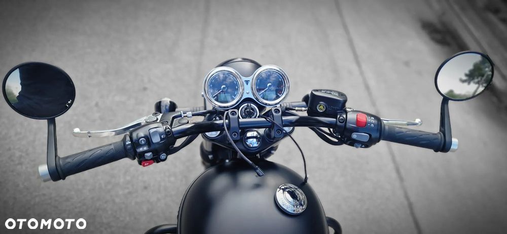 Triumph Bonneville - 6