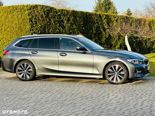 BMW Seria 3 320d xDrive MHEV Luxury Line sport