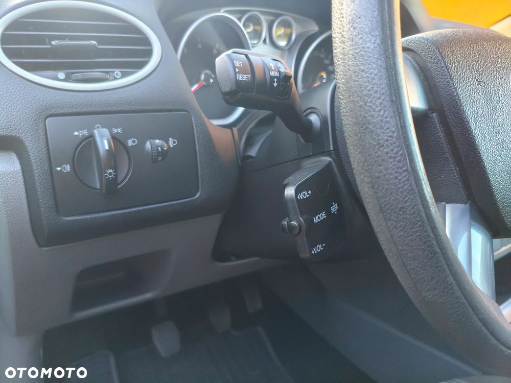 Ford Focus 1.6 Ambiente EU5 - 13