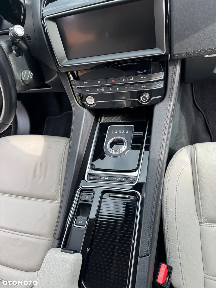 Jaguar F-Pace 2.0 i4P AWD Prestige - 24