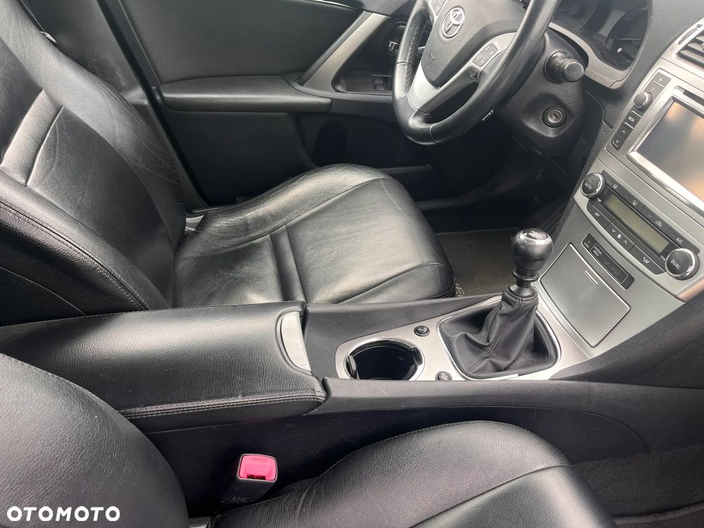 Toyota Avensis 1.6 Premium - 20