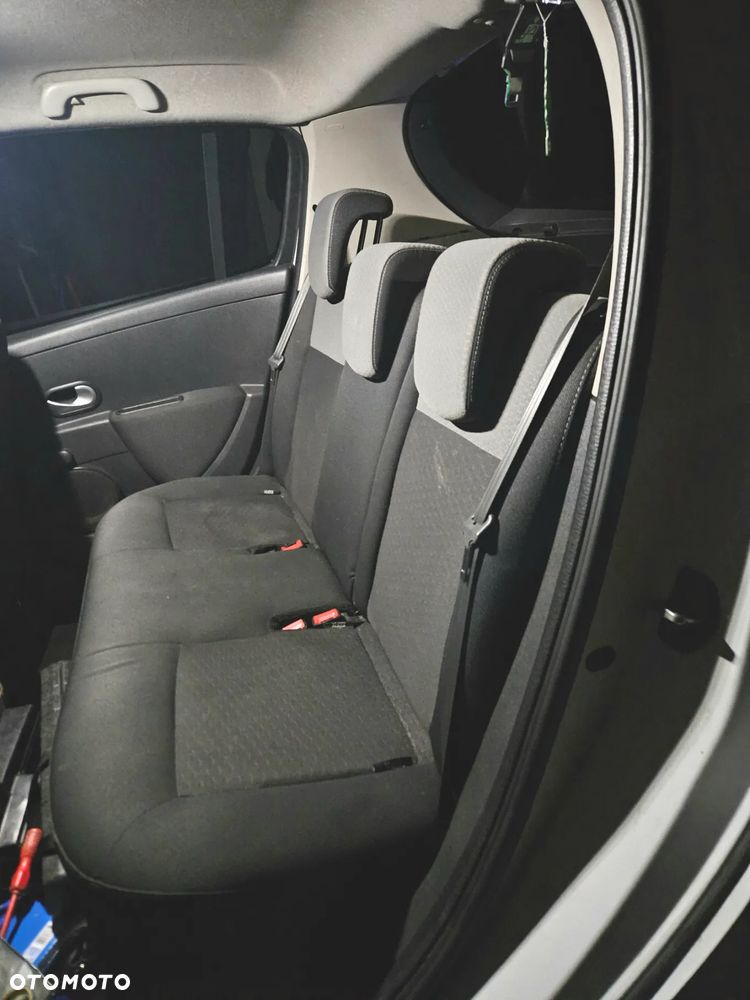 Renault Clio 1.5 dCi Alize - 8