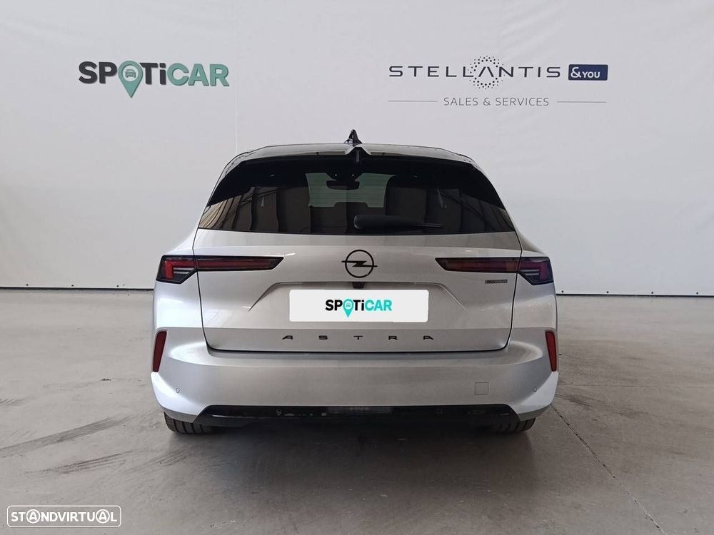 Opel Astra Sports Tourer — photo 4