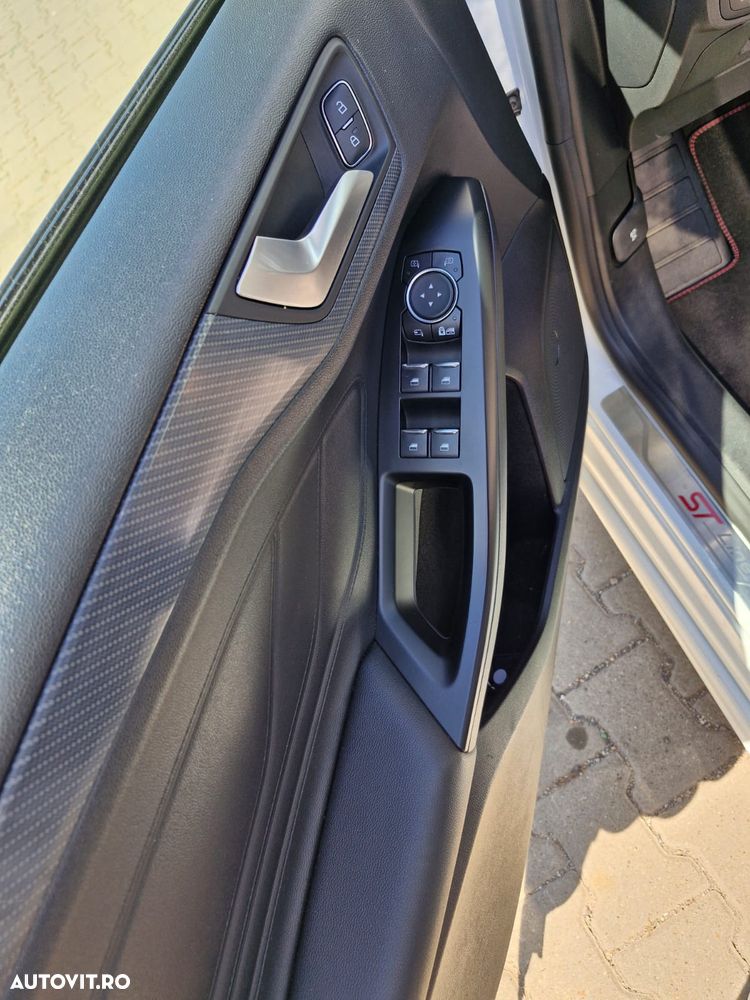 Ford Focus - 26