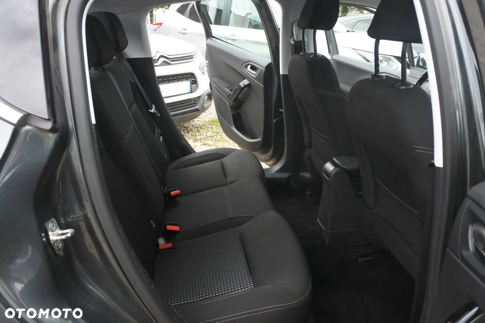 Peugeot 208 PureTech 110 Stop & Start EAT6 Allure - 9