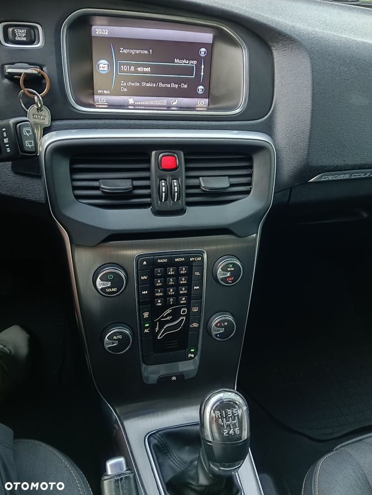 Volvo V40 Cross Country - 7