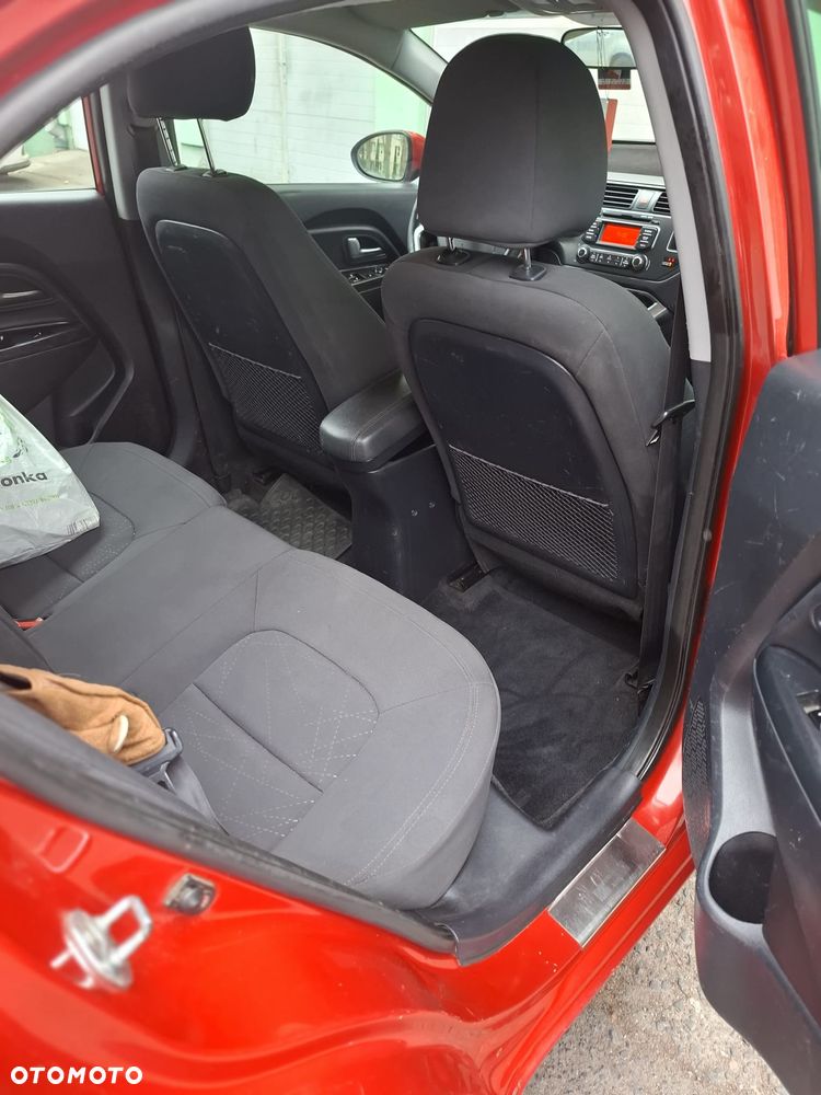 Kia Rio - 14