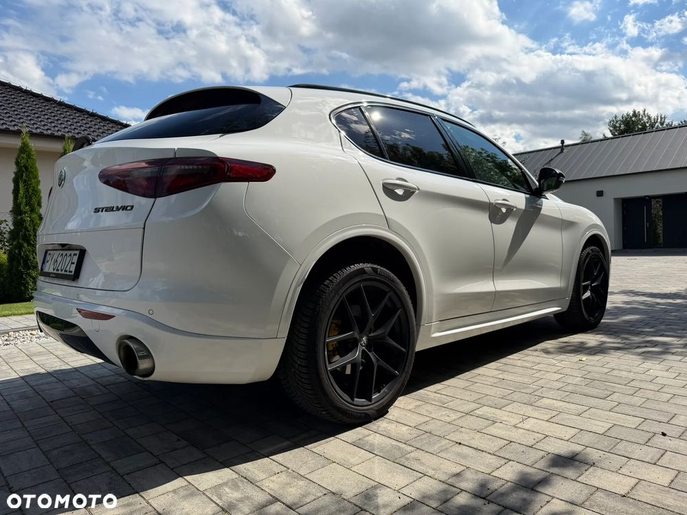 Alfa Romeo Stelvio 2.0 Turbo 16V AT8-Q4 Ti - 5