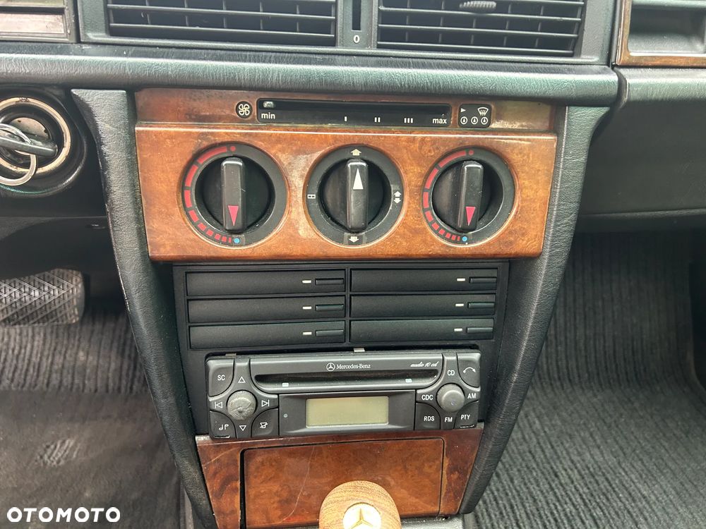 Mercedes-Benz W201 (190) - 24