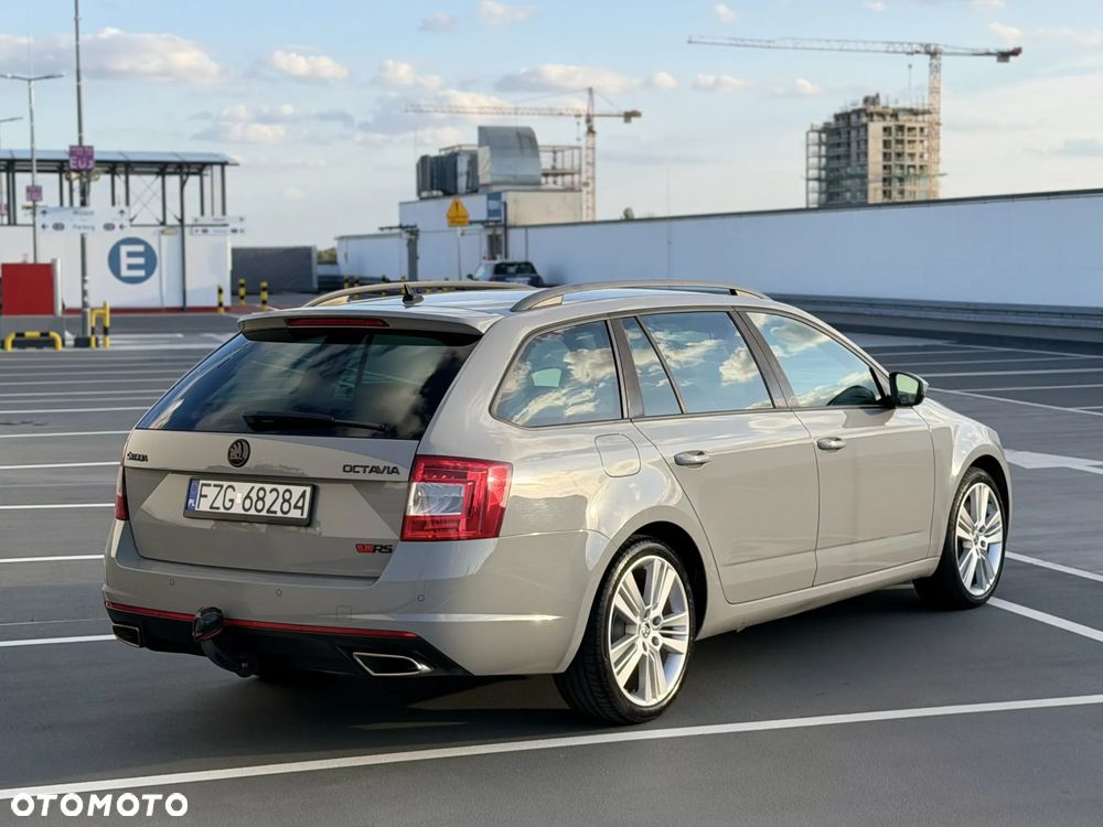 Skoda Octavia 2.0 TDI DSG RS - 9