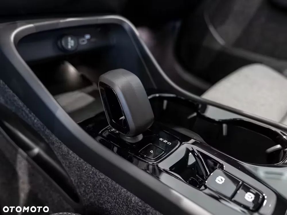 Volvo XC 40 B4 B AWD DKG RDesign - 11