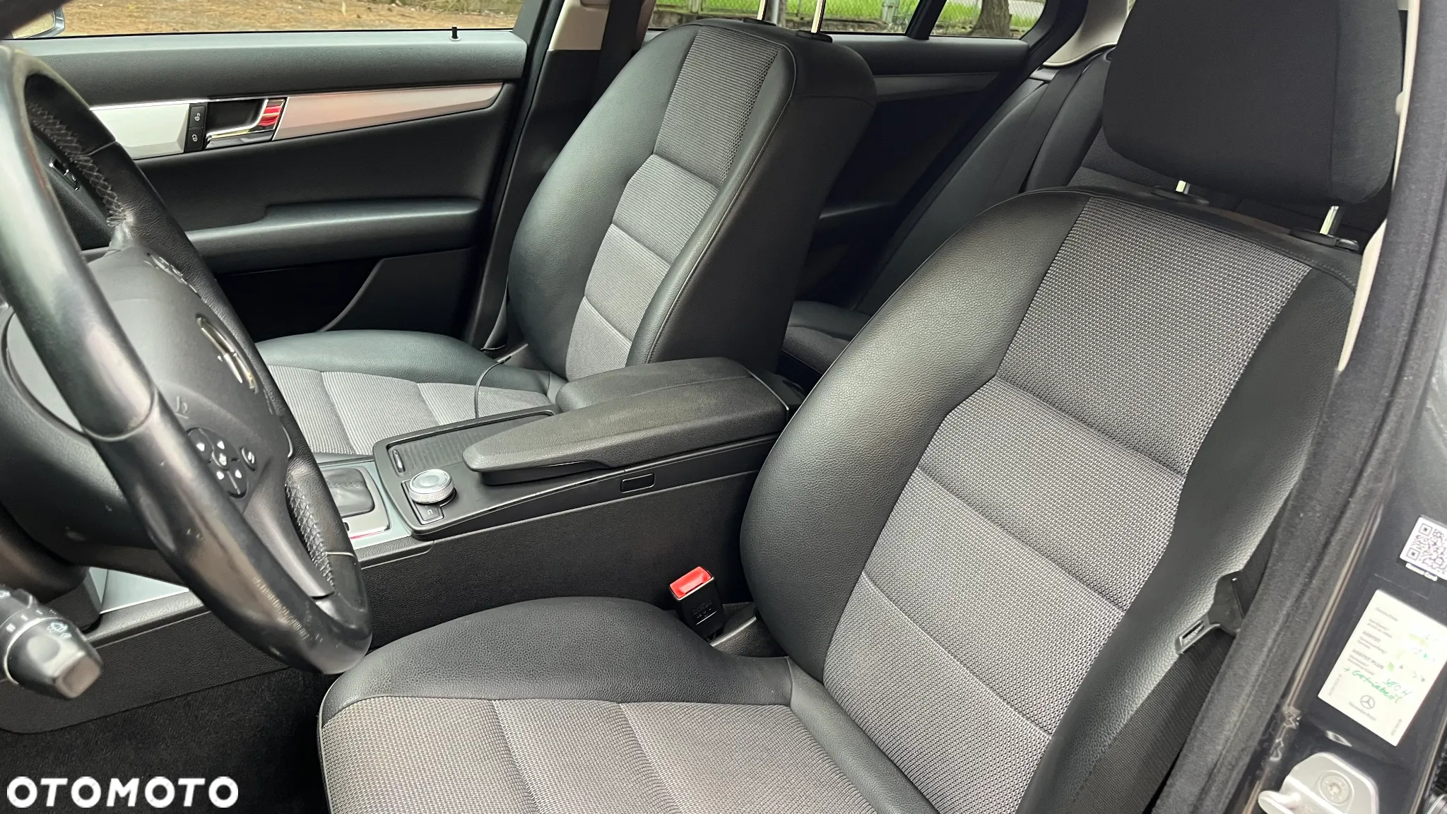 Mercedes-Benz Klasa C 250 CGI T Automatik BlueEFFICIENCY Avantgarde - 13