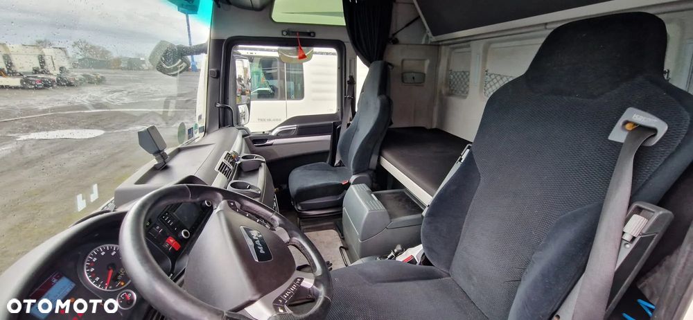Deska rozdzielcza konsola przekladka z Anglika  MAN tgx - 1