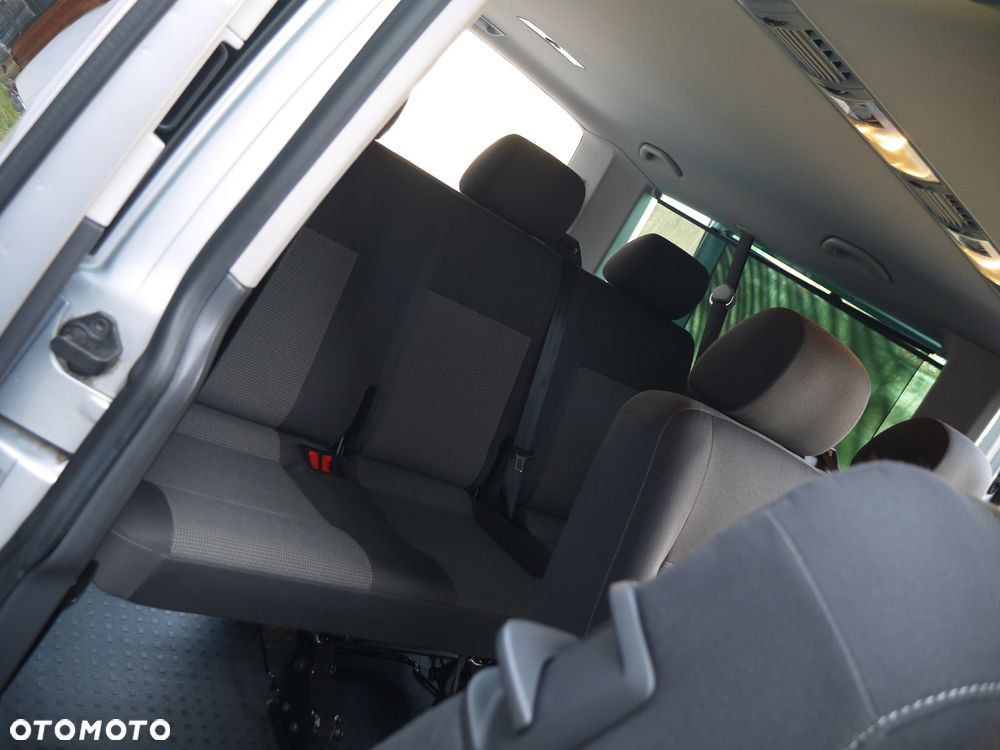 Volkswagen Caravelle - 18