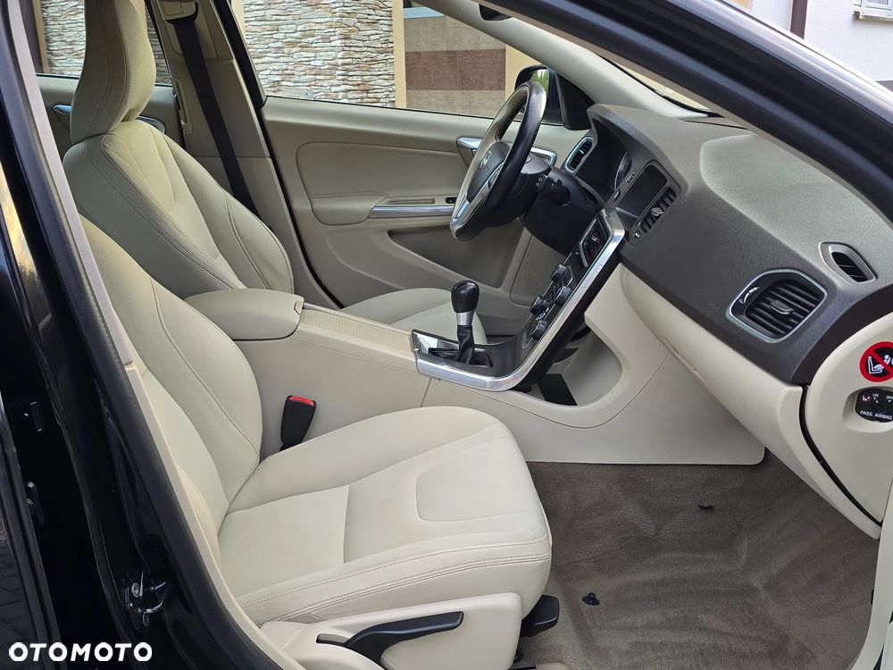 Volvo V60 D3 Summum - 23
