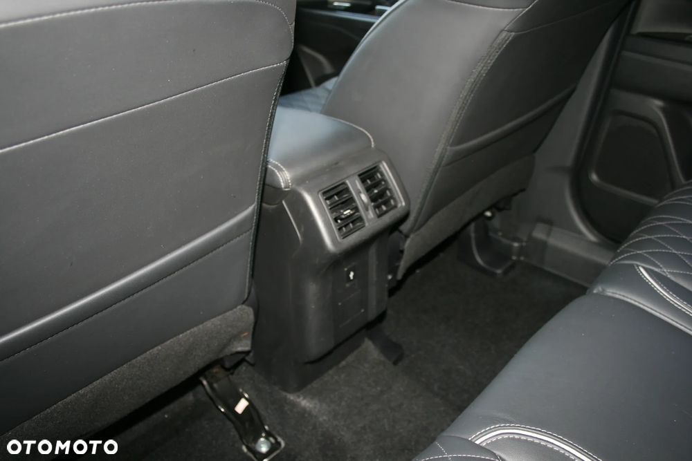 Mitsubishi Outlander - 30