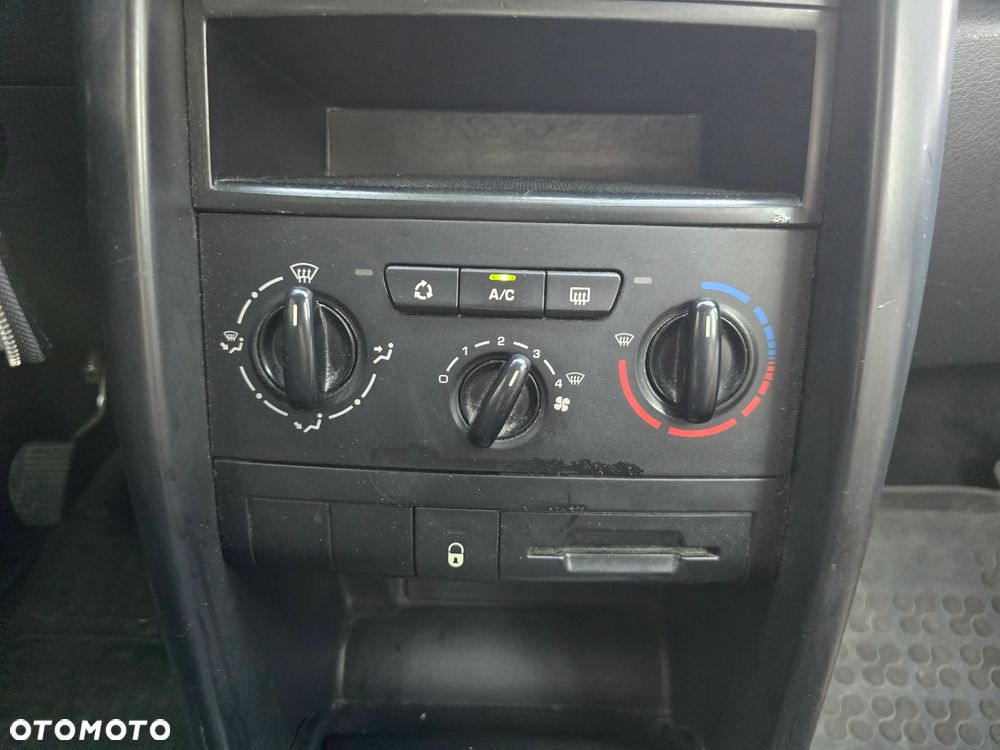 Peugeot 207 - 15