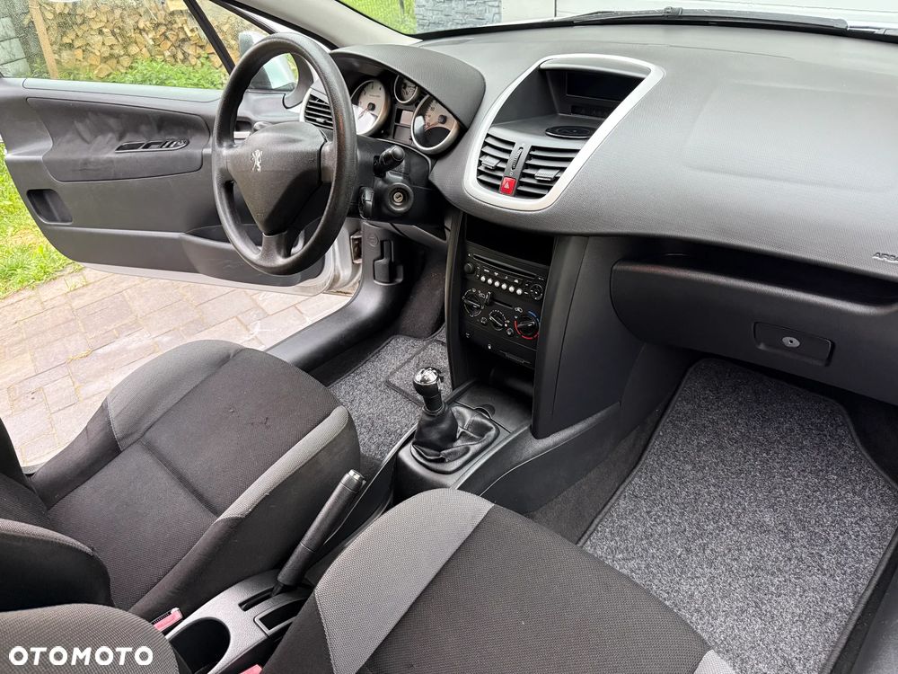 Peugeot 207 1.4 16V Trendy - 6